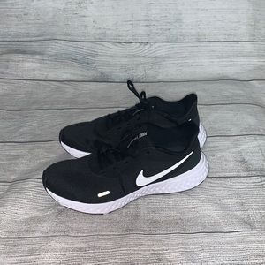 Nike revolution Black sneakers size 6